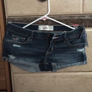 Hollister Low Rise Short Jean NWT size W26