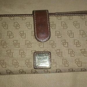 Dooney & Bourke wallet