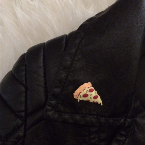 Pizza Enamel Lapel Pin - Picture 2 of 3