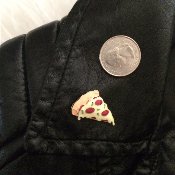 Pizza Enamel Lapel Pin - Picture 3 of 3