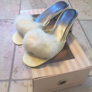 💕Vintage Victoria's Secret fur heeled slips