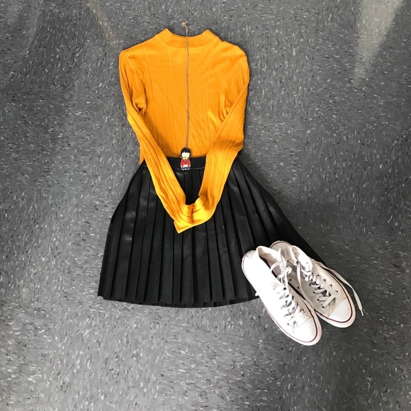 REPOSH!! Kendall x Kylie Leather Skirt!!