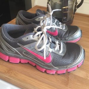 Size 6 Nike Sneakers, barely worn