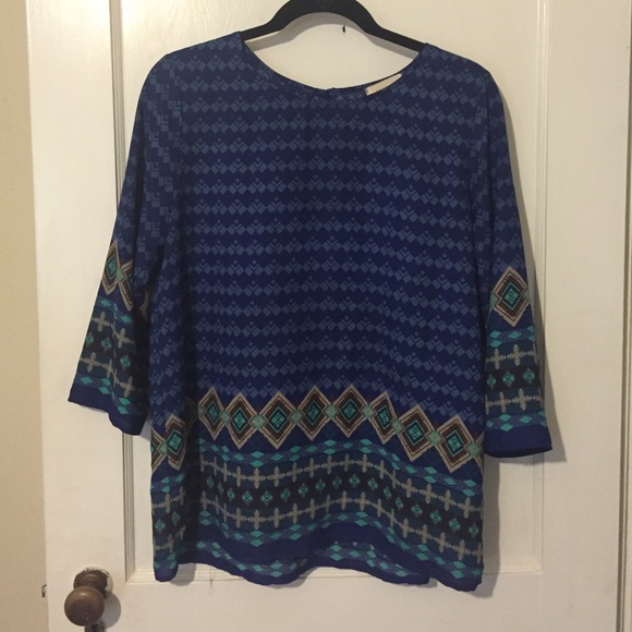 Three quarter length flowy fall shirt