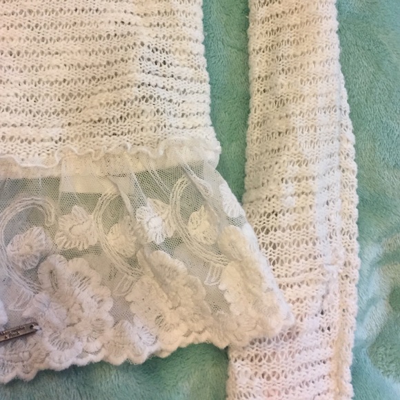 Abercrombie and Fitch white sweater with lace - Picture 4 of 4