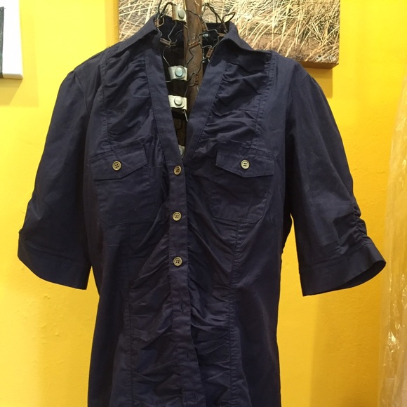 Short sleeve button-down shirt