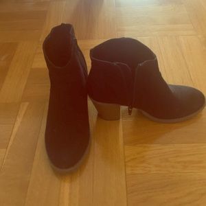Old Navy western heeled booties 8 - so comfy!