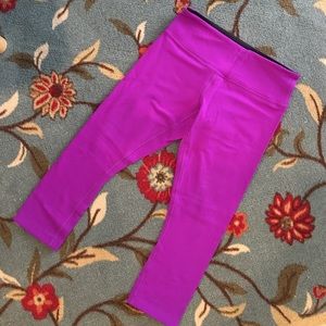 Lululemon reversible purpl/black wunder under crop
