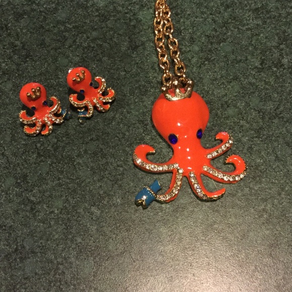 Betsey Johnson necklace and earrings set