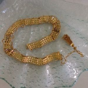 EXQUISITE GOLD TONE MESH BELT