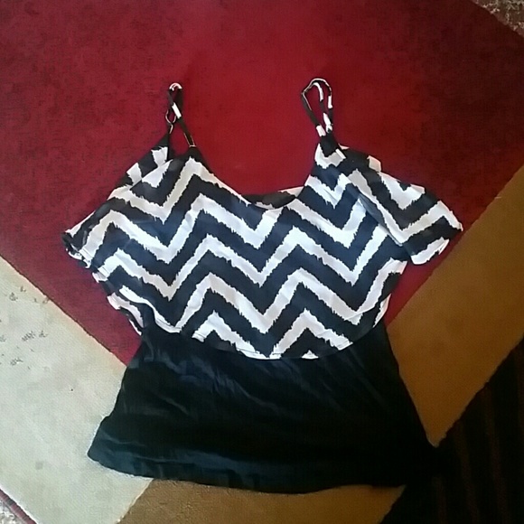 Bongo Black chevron top juniors.