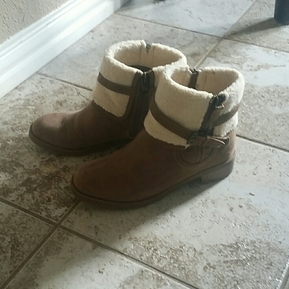 LIZ CLAIBORNE winter booties