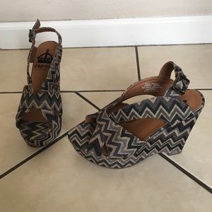 CROWN VINTAGE Wedge Heels