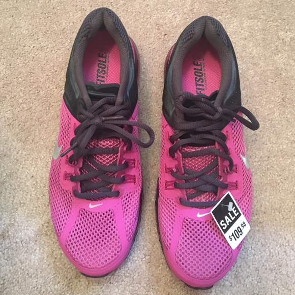 Nike AirMax Sneakers. Size 9. Never worn.