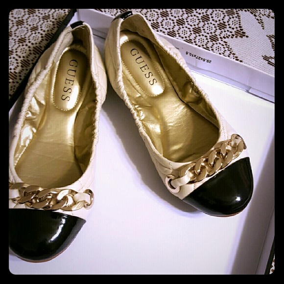 Guess flats - Picture 1 of 4