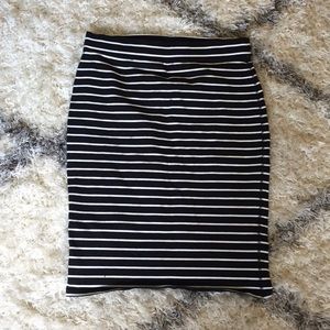 Old Navy knit black and white striped pencil skirt
