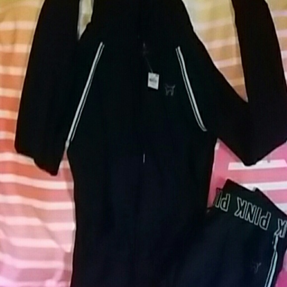 Vs pink NWT tracksuit - Picture 2 of 3