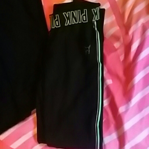 Vs pink NWT tracksuit - Picture 3 of 3