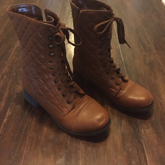 Size 7 gently used boots