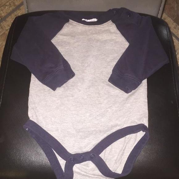 gray onesie with blue sleeves