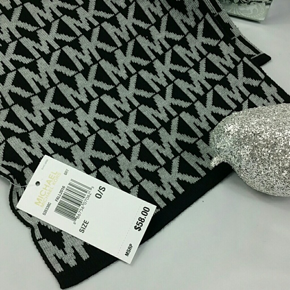 LAST HR OF SALE 🚨Michael Kors Scarf NWT - Picture 3 of 4