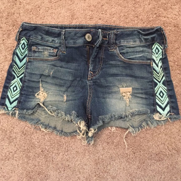 Adorable distressed Express shorts