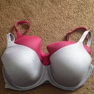 2 Victoria Secret underwire bra- 36D