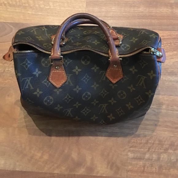 Louis Vuitton Handbags - Louis Vuitton Speedy 30 well loved