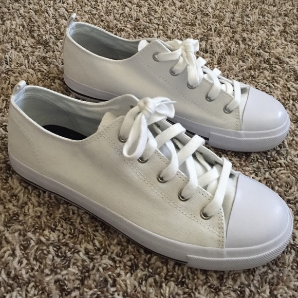 RESERVED! For @kelso319💞 White imitation Converse