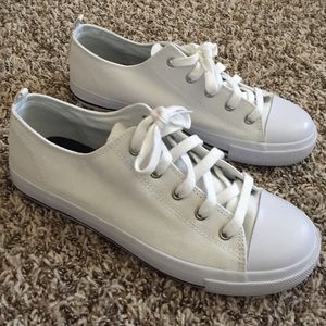 RESERVED! For @kelso319💞 White imitation Converse