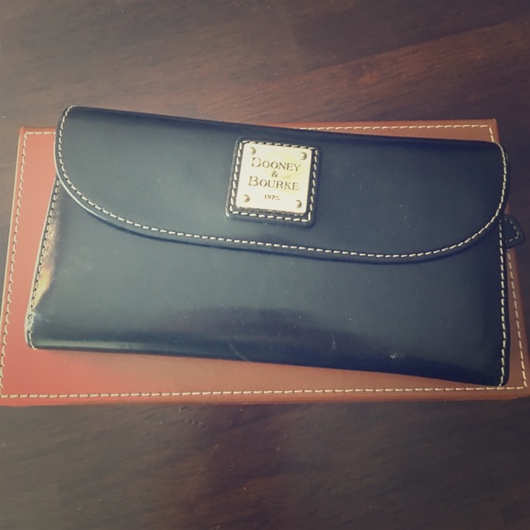 Dooney and Bourke wallet