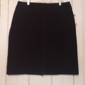 Kick front black skirt