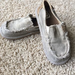 Boys shoes