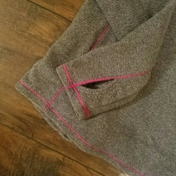 New Balance lightweight pullover - Picture 3 of 3