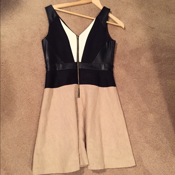 NWT Ann Taylor Dress - size 4 - Picture 3 of 3