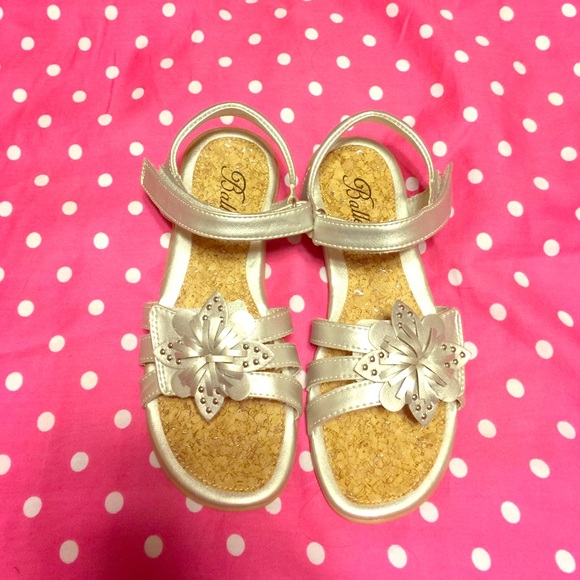 NWOT sandals