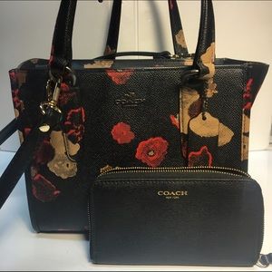 Coach floral carryall crossbody!
