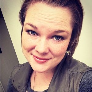 Meet your Posher, Loralee