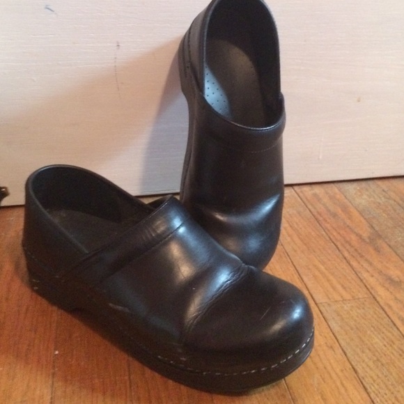 Black danskos!