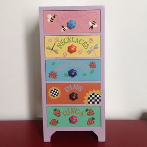 Kids jewelry organizer
