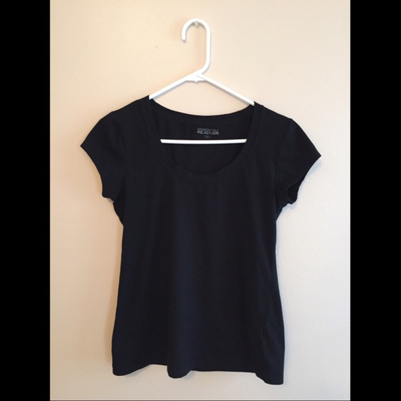 💜Kenneth Cole Reaction Basic Black Tee!⚫️