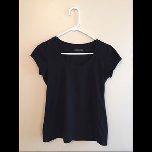 💜Kenneth Cole Reaction Basic Black Tee!⚫️