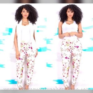 Floral Pants ‼️ NWOT ‼️ Size 8 ‼️ Great Stretch ‼️