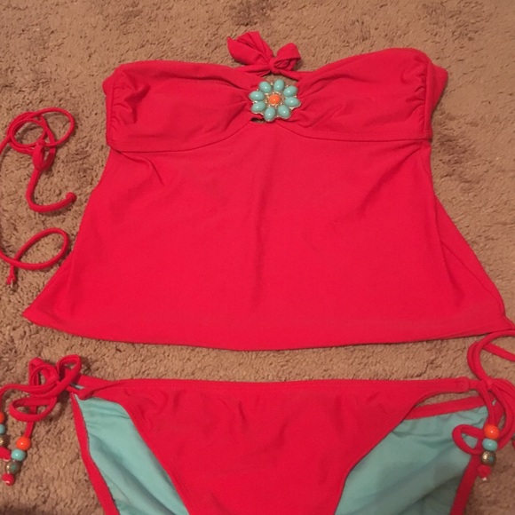 Cute teal and red bikini!