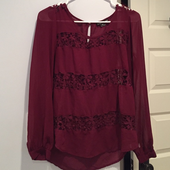 Long sleeve blouse with see-through flowers