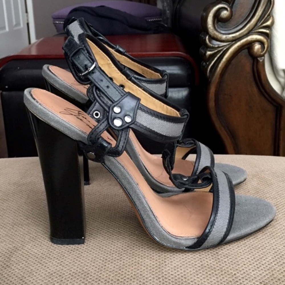Mark + James Badgley Mischka Blackgray heels