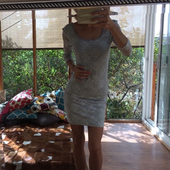 Beautiful stretchy lace dress - Picture 2 of 4