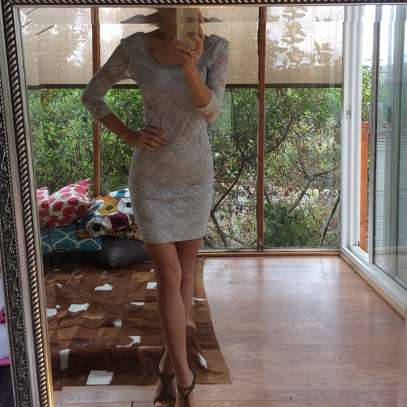Beautiful stretchy lace dress - Picture 3 of 4