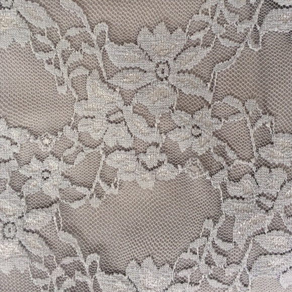 Beautiful stretchy lace dress - Picture 4 of 4
