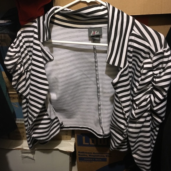 Cute and fun cropped blazer